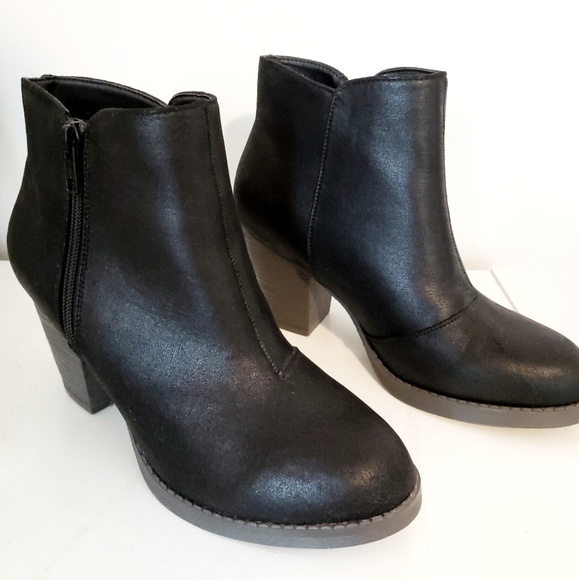 NWOT Heeled Bootie NEVER WORN - Picture 2 of 7